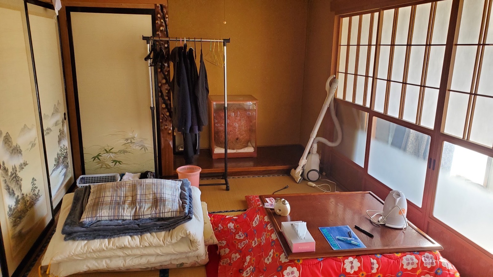 丘の家の居間・室内